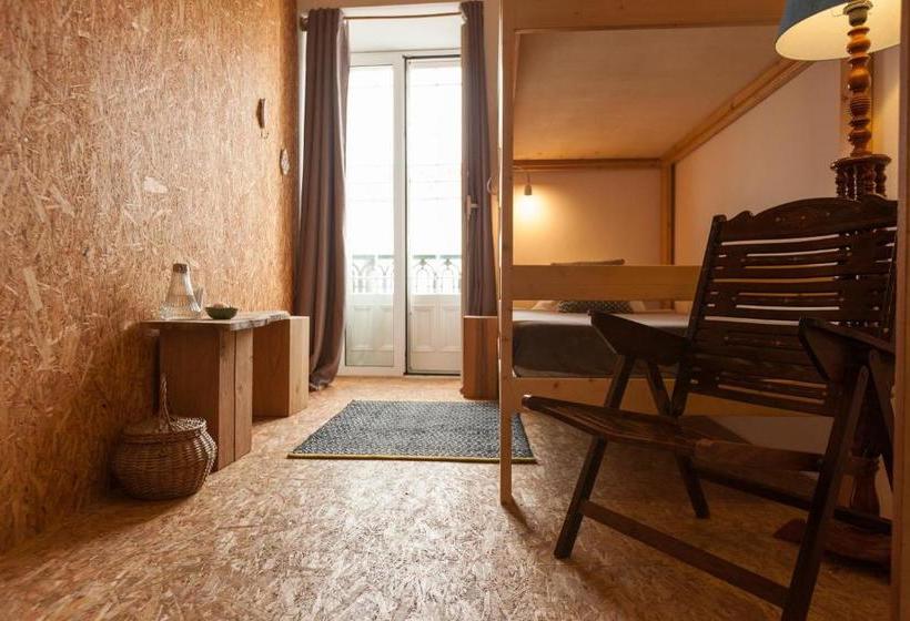 Marina Lounge Hostel