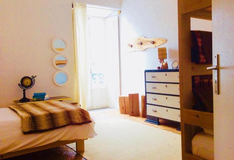 Marina Lounge Hostel