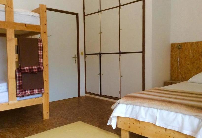 Marina Lounge Hostel