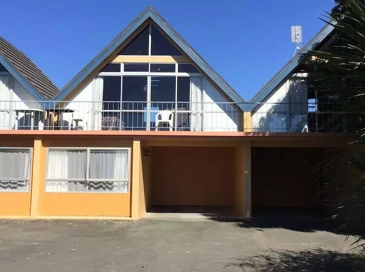 Milton Chalet Motel