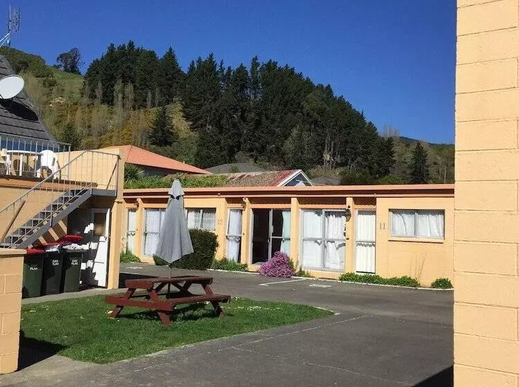 Milton Chalet Motel