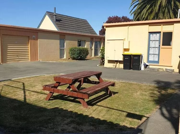 Milton Chalet Motel