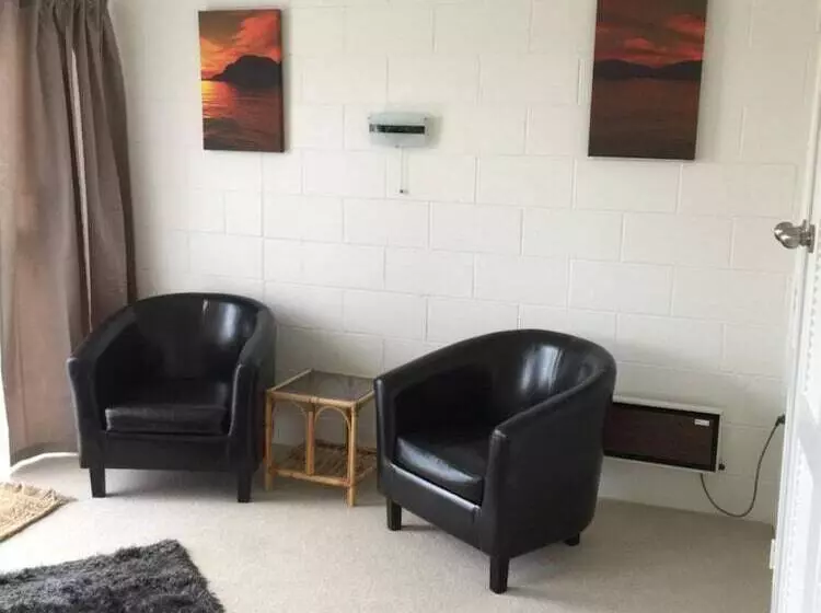 Milton Chalet Motel