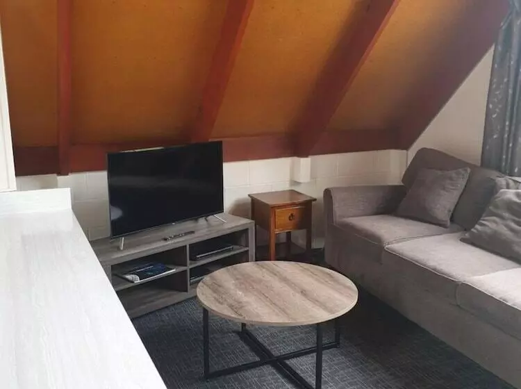 Milton Chalet Motel