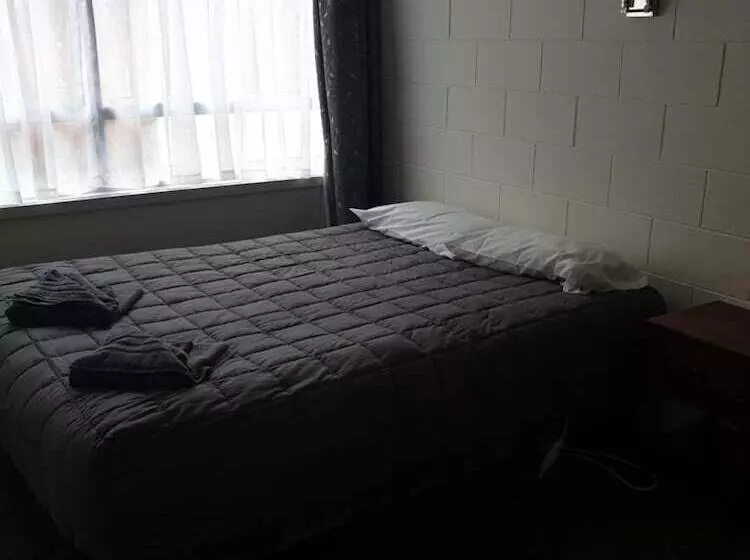 Milton Chalet Motel