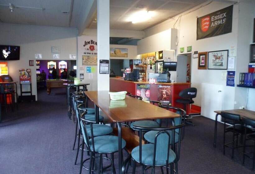 모텔 Essex Arms