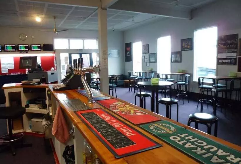 モーテル Essex Arms