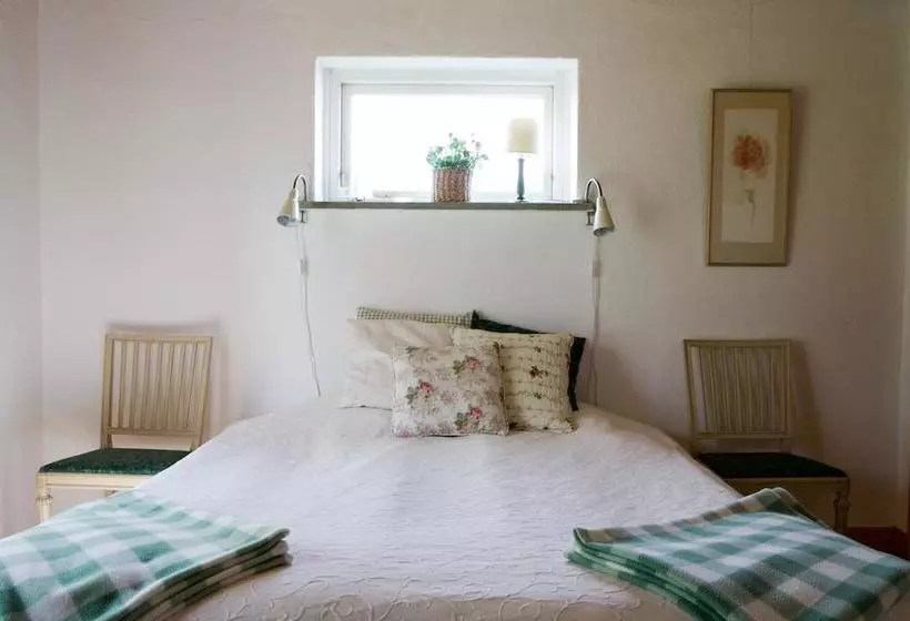 Rävåkra Bed & Breakfast