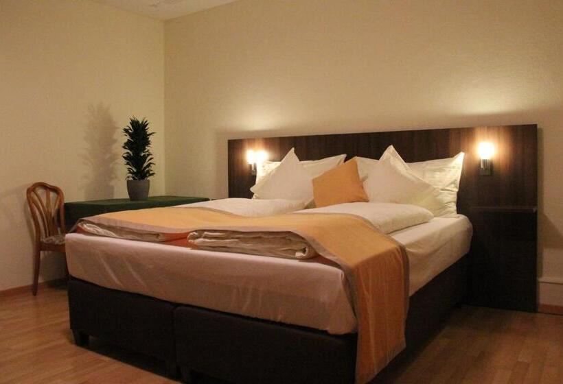 Общежитие Gasthaus Zum Kreuz