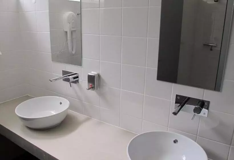 Azores Youth Hostels   Sao Miguel