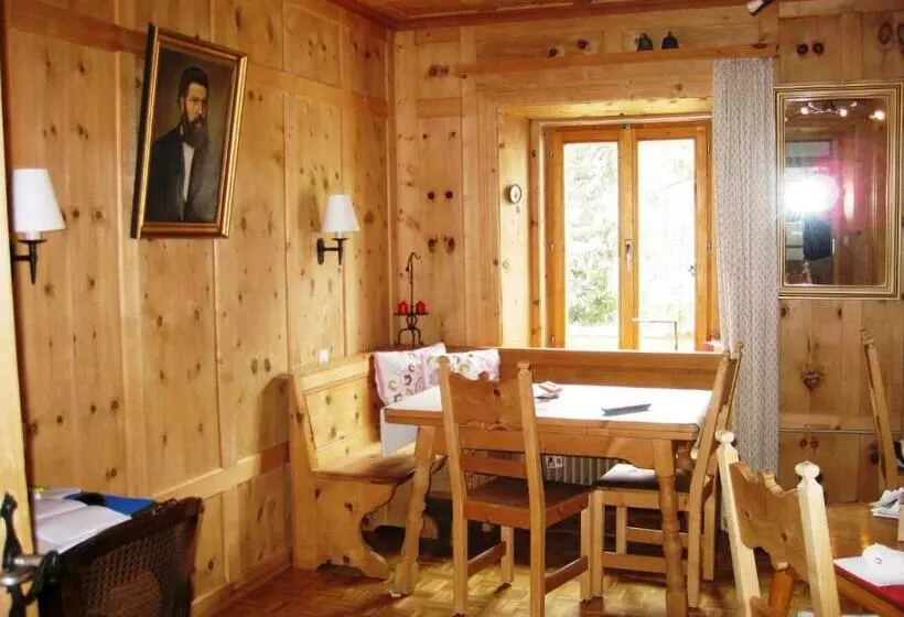 Hotelli Adler Garni