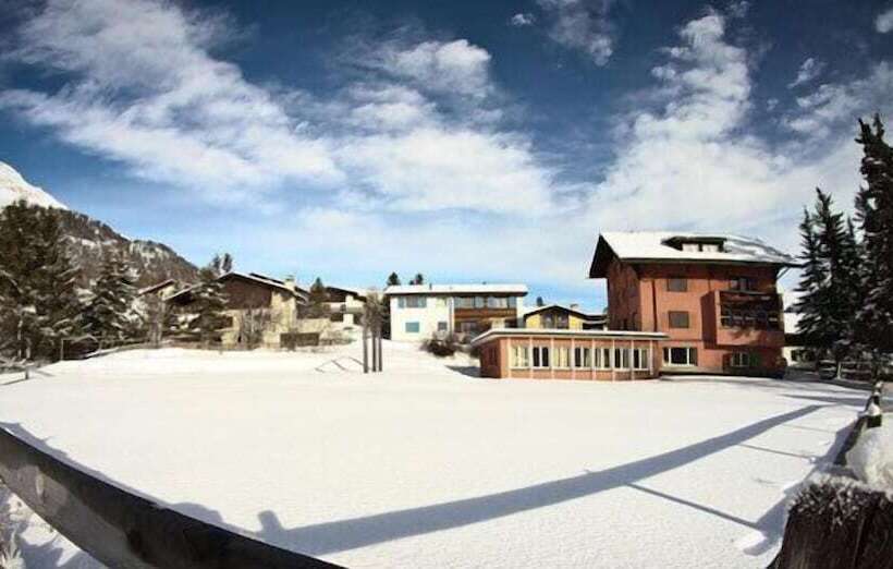 هتل Chalet Speciale Hostel