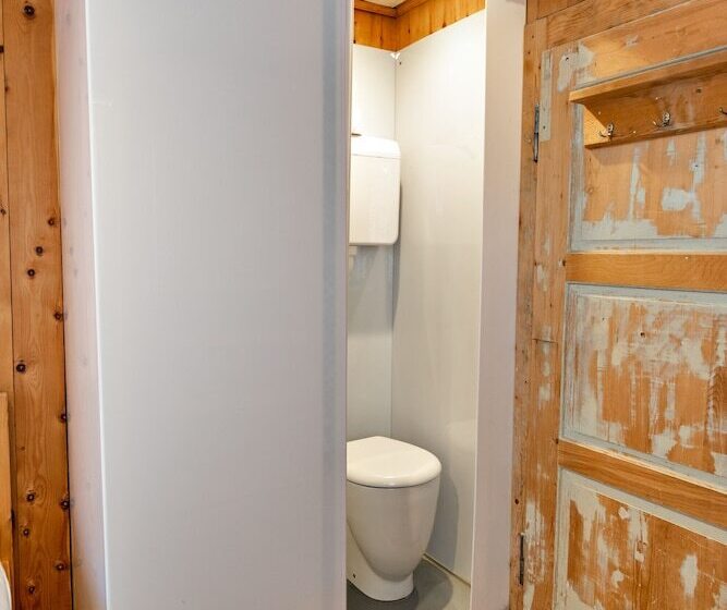 هتل Chalet Speciale Hostel