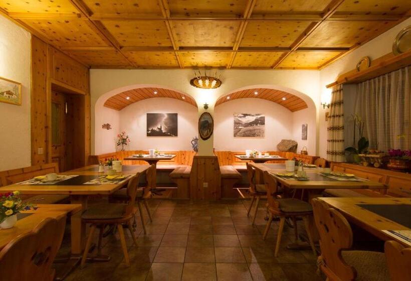 酒店 Garni Alpenrose   Grusaida