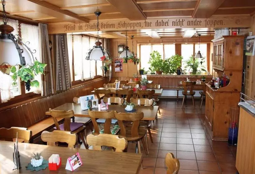 Hotelli Restaurant Koi Gartenteich