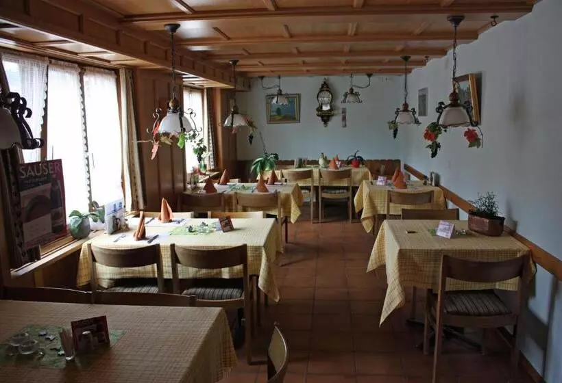Hotelli Restaurant Koi Gartenteich