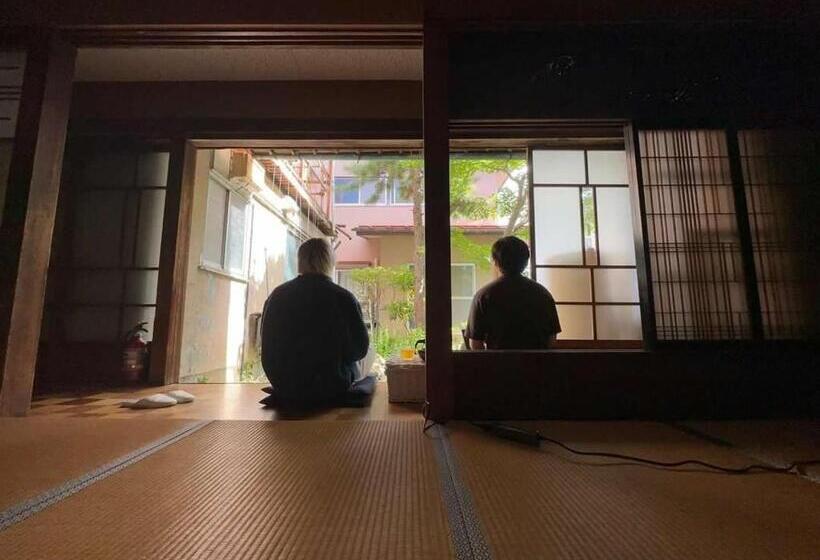 הוסטל 北アルプス麓のゲストハウス林屋 203