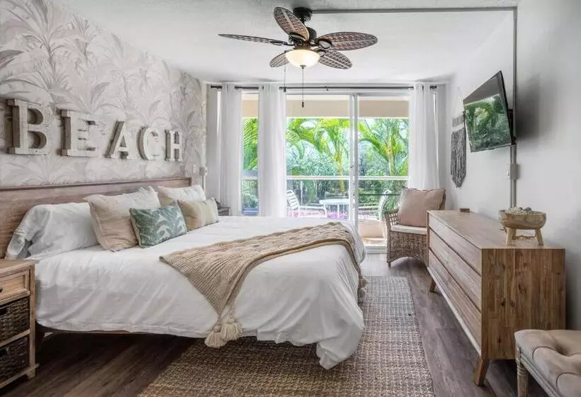 Newly Renovated Studio & Walkable To Beaches, Shops & Dining!