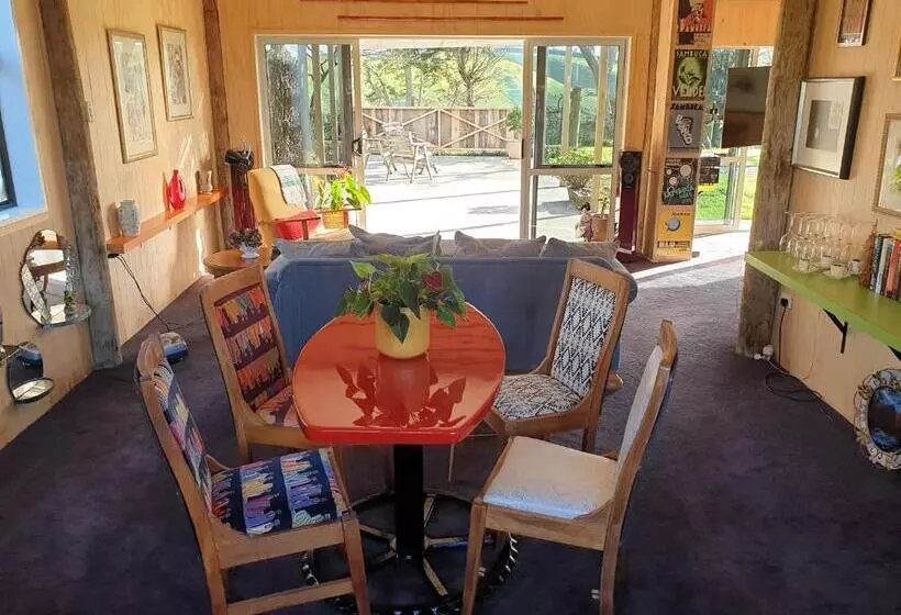 Majatalo Shargmor Stable