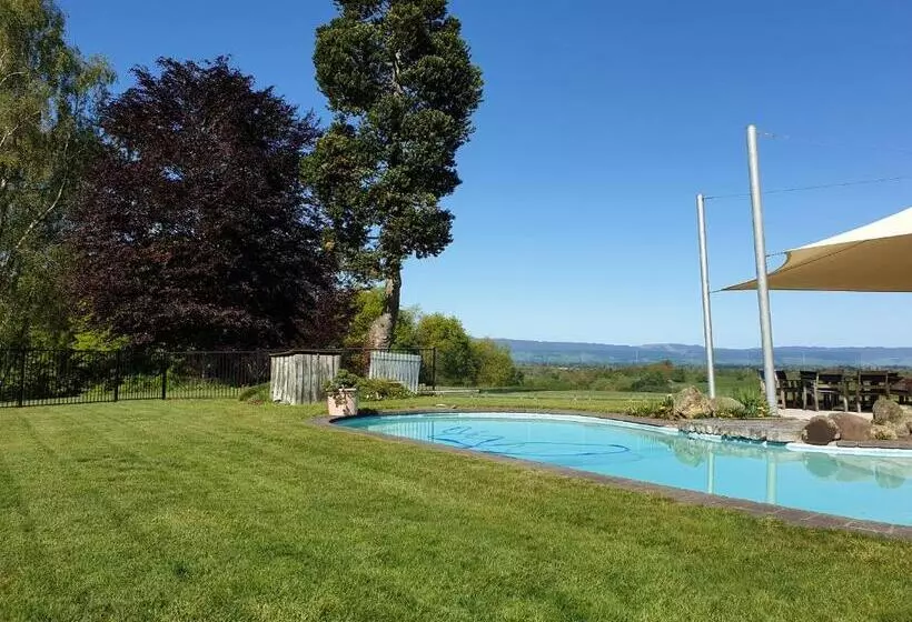 Majatalo Shargmor Stable