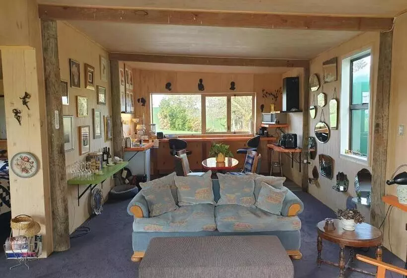 Majatalo Shargmor Stable