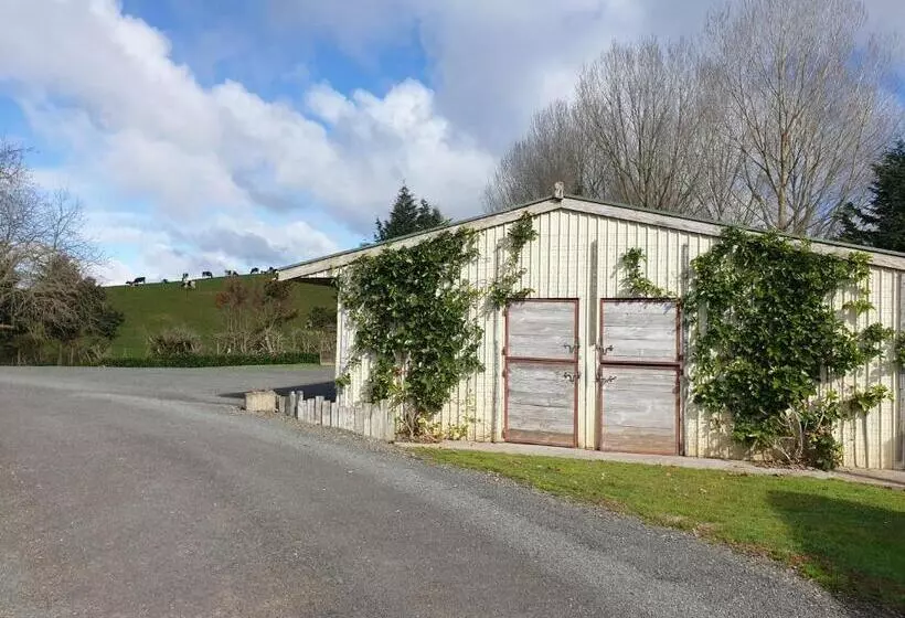 Majatalo Shargmor Stable