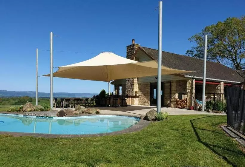 Majatalo Shargmor Stable