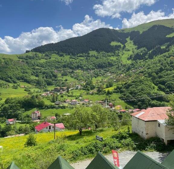 リゾートホテル Bizim O Ra Küme Evleri & Bungalov