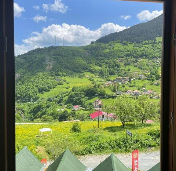 リゾートホテル Bizim O Ra Küme Evleri & Bungalov