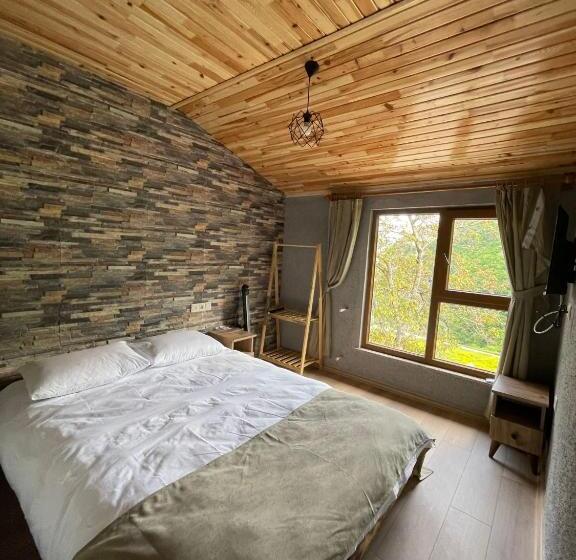 リゾートホテル Bizim O Ra Küme Evleri & Bungalov