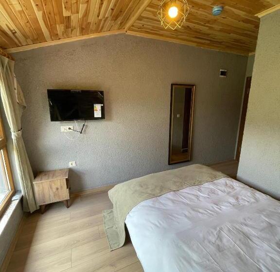 リゾートホテル Bizim O Ra Küme Evleri & Bungalov