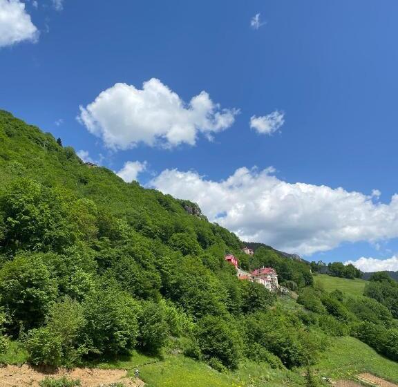 リゾートホテル Bizim O Ra Küme Evleri & Bungalov