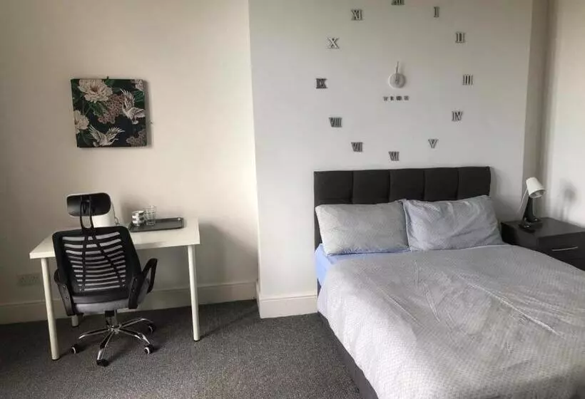 تختخواب و صبحانه Double Rooms Free Street Parking Near Lfc