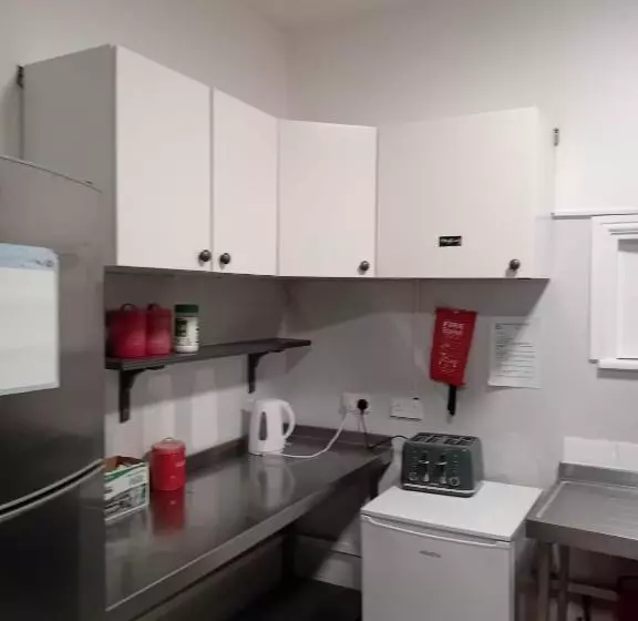 تختخواب و صبحانه Double Rooms Free Street Parking Near Lfc