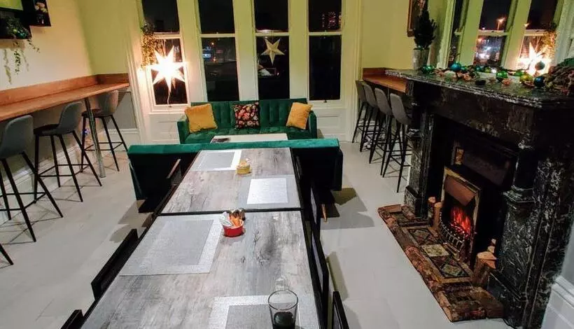 تختخواب و صبحانه Double Rooms Free Street Parking Near Lfc