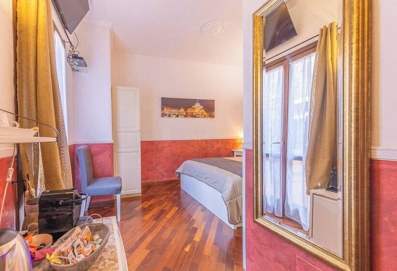 پانسیون Room In B&b   Camera Doppia In History House