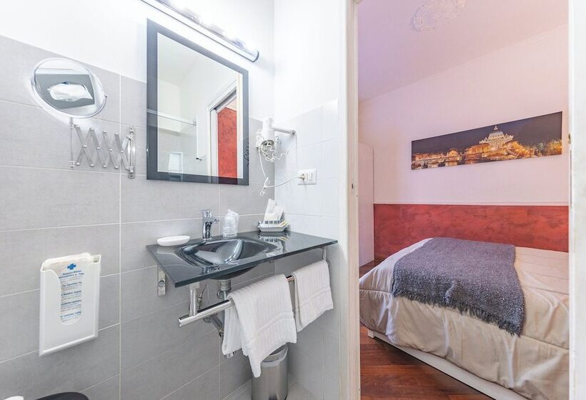 پانسیون Room In B&b   Camera Doppia In History House