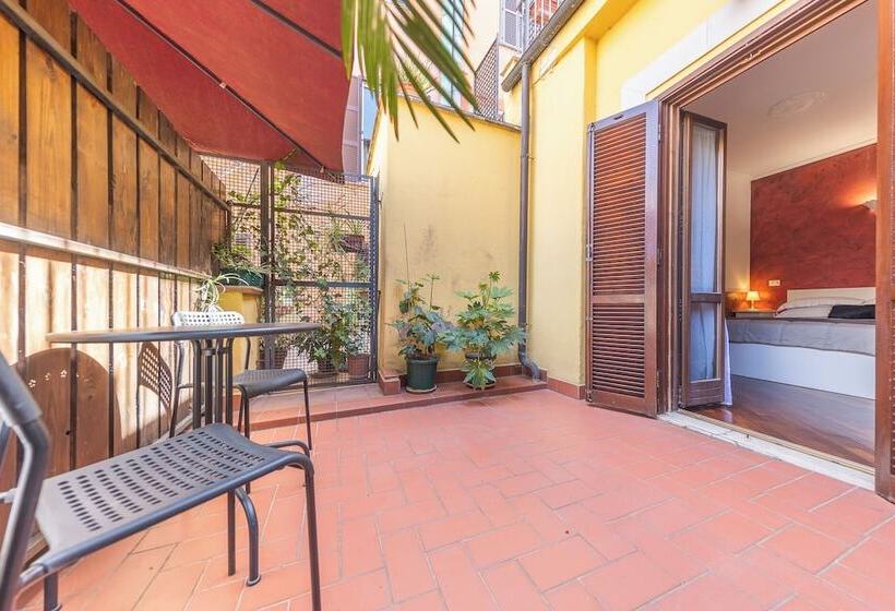 پانسیون Room In B&b   Camera Doppia In History House