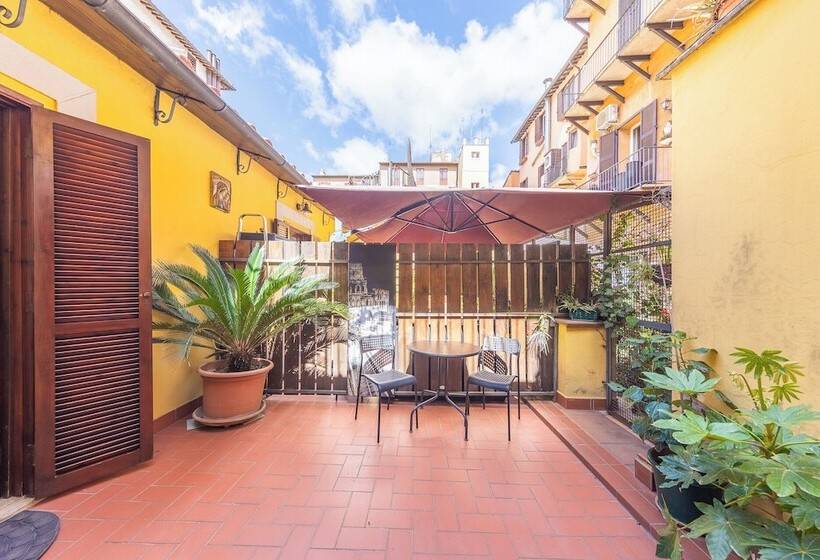 پانسیون Room In B&b   Camera Doppia In History House