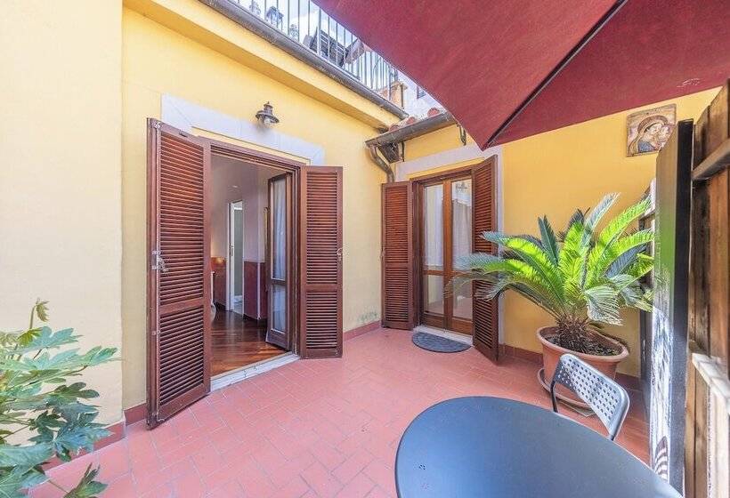 پانسیون Room In B&b   Camera Doppia In History House