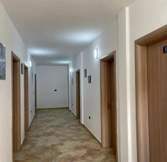 پانسیون Vacation House Villa Roni