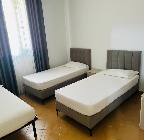 پانسیون Vacation House Villa Roni