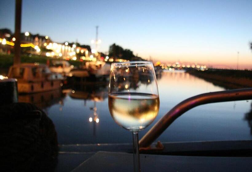 住宿加早餐  Boat  Opoe Sientje