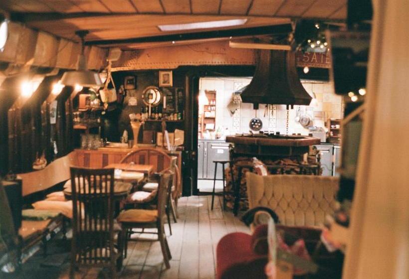 住宿加早餐  Boat  Opoe Sientje