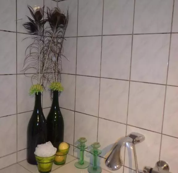 Bed & Breakfast  Op 7