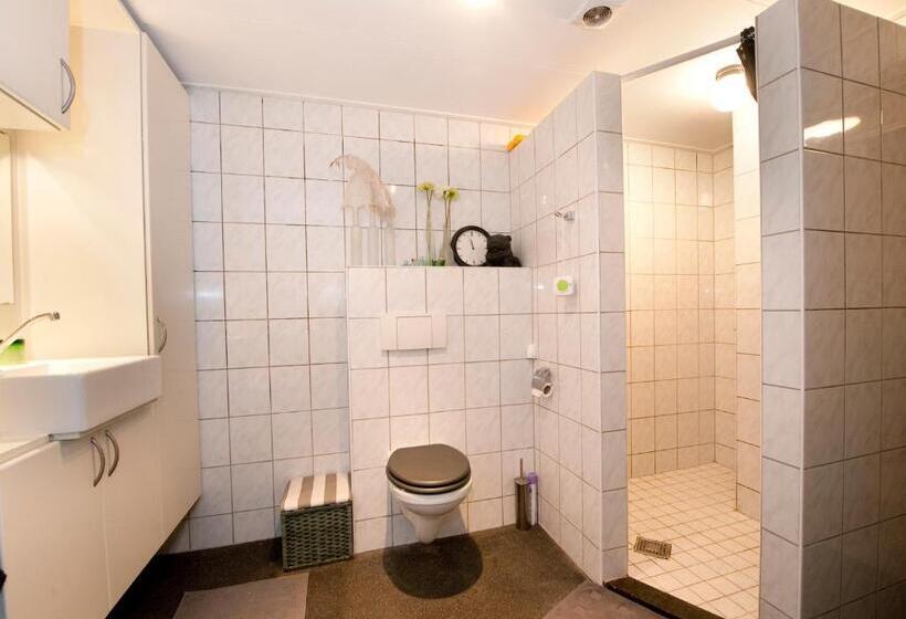 Bed & Breakfast  Op 7