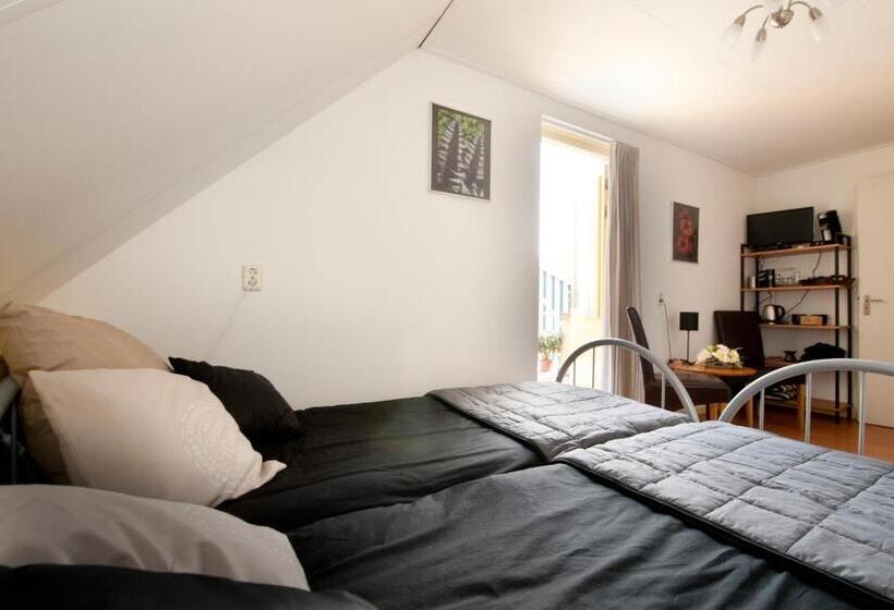 Bed & Breakfast  Op 7