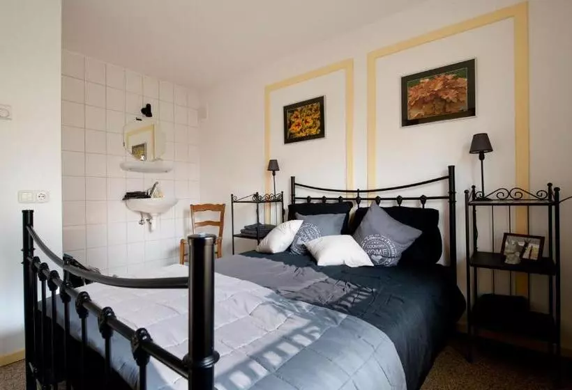 Bed & Breakfast  Op 7