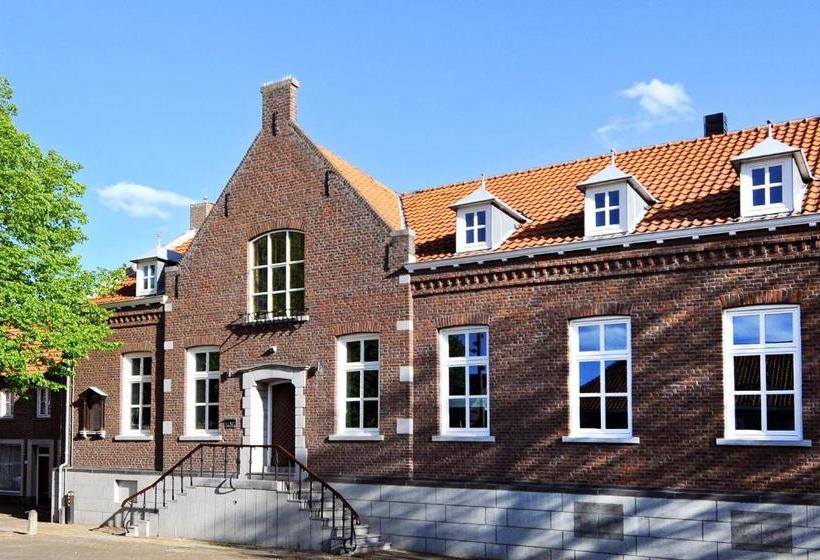 Het Raadhuys Design B&b