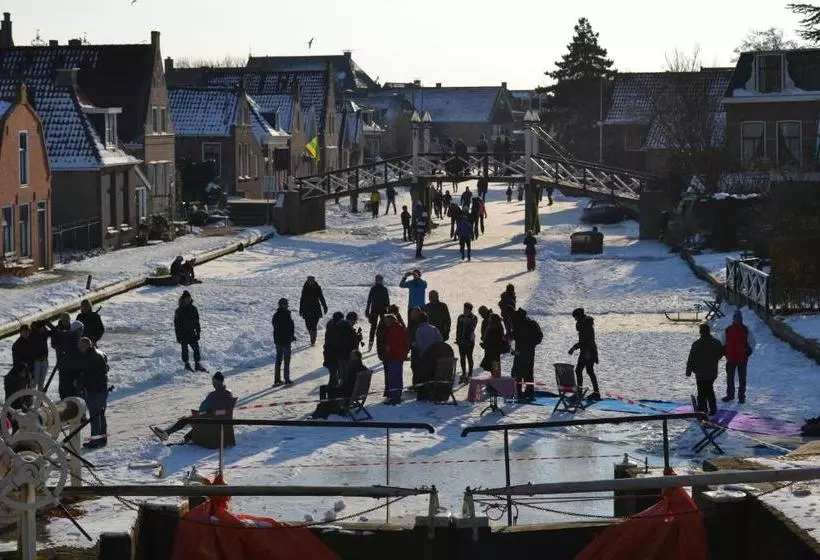ホテル De Stadsboerderij